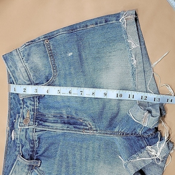 Old Navy, Size 4 "High Rise Short", Pebble Color, Excellent Used Condition - Picture 6 of 7